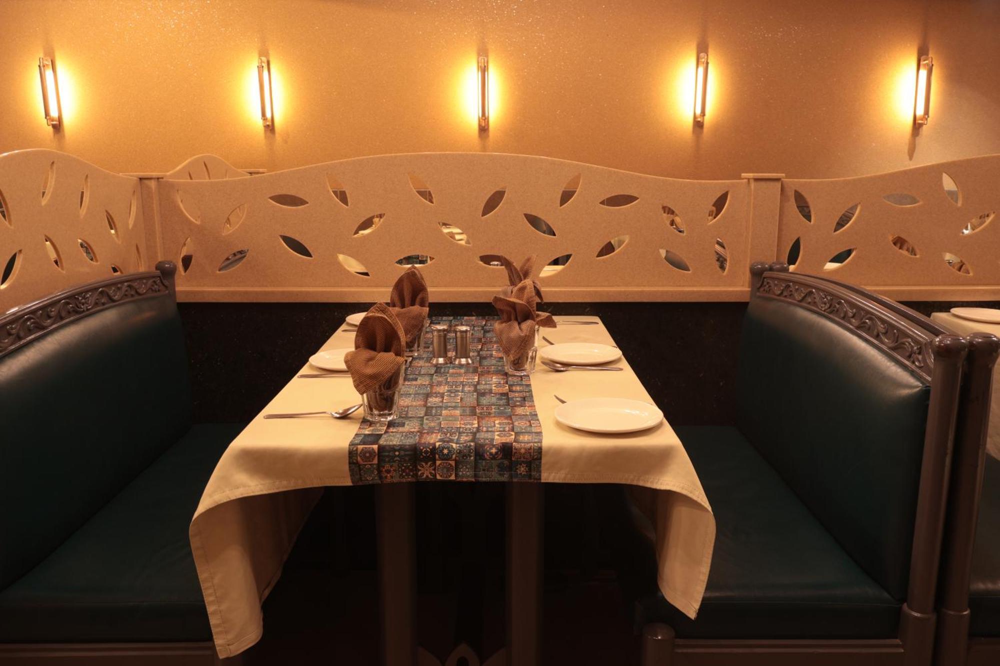 Hotel Kabir Ахмедабад Екстериор снимка