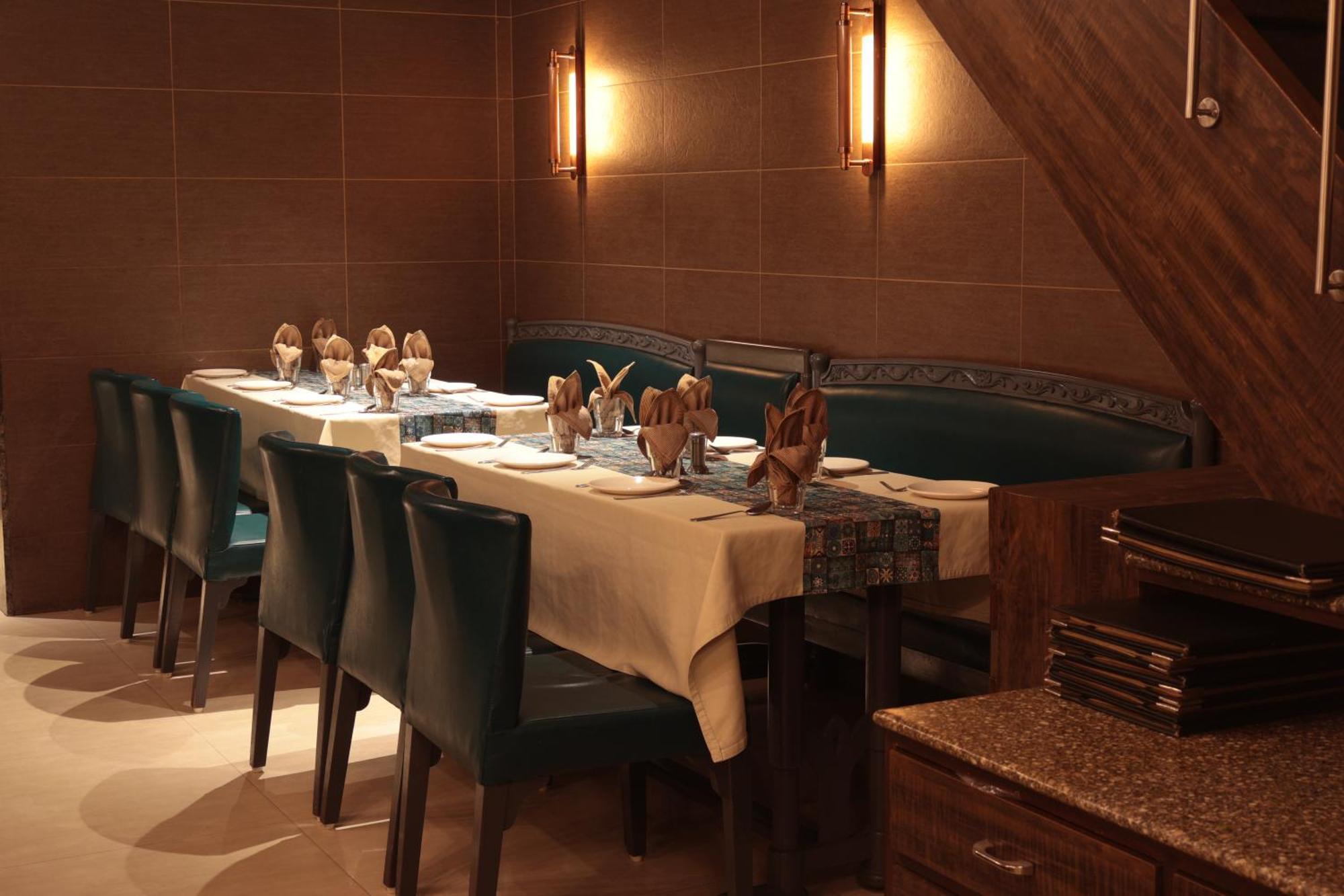 Hotel Kabir Ахмедабад Екстериор снимка