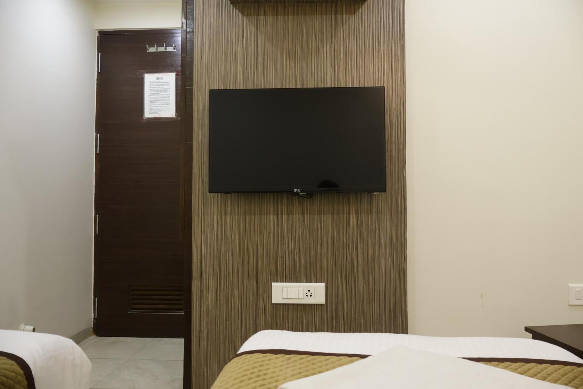 Hotel Kabir Ахмедабад Екстериор снимка