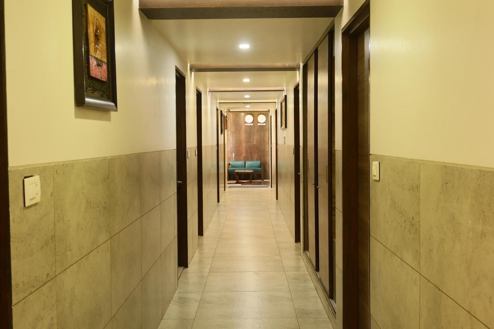 Hotel Kabir Ахмедабад Екстериор снимка