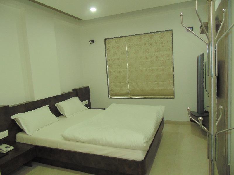 Hotel Kabir Ахмедабад Екстериор снимка